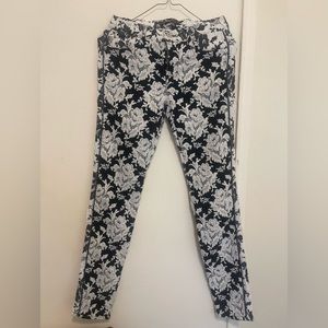 7 For All Mankind floral pants. Size 26